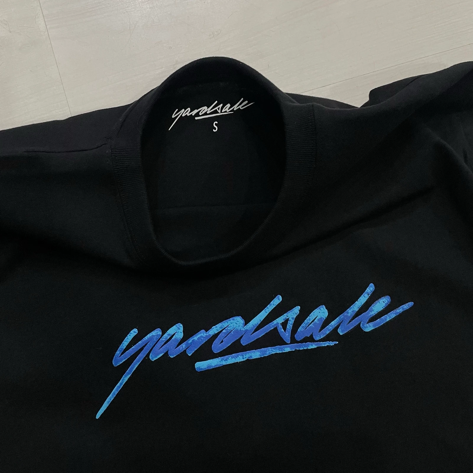 Yardsale Skateboards T-shirt - Script Logo Tee (Zwart) – photo 2